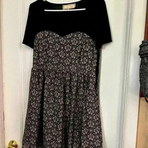 Elegant Black and Gray Patterned Dress